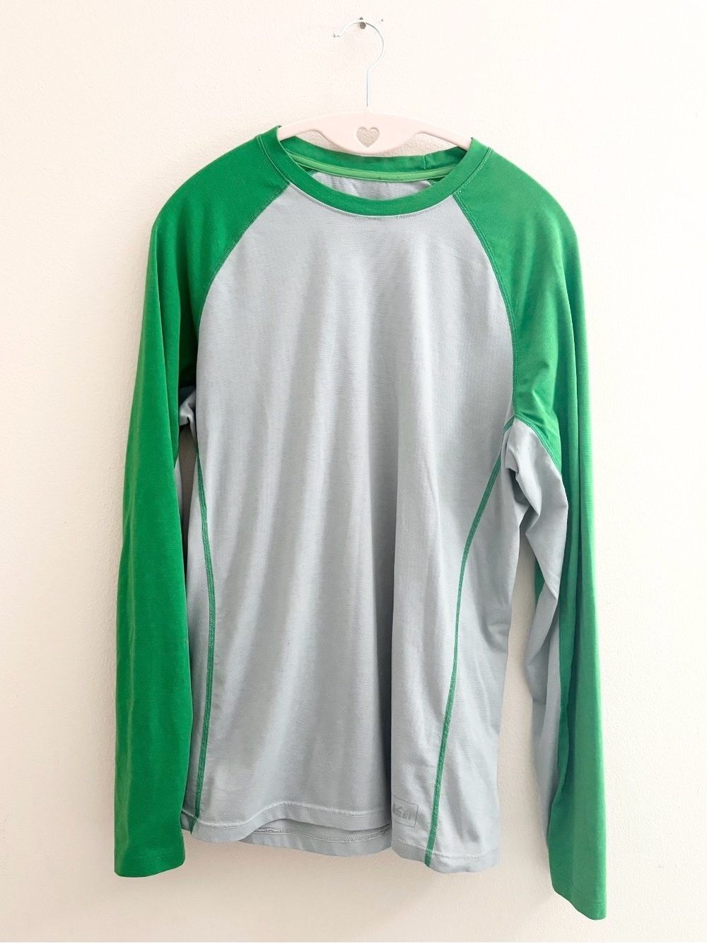 5/$15 🩷 REI Men's Gray Tee with Bright Green Trim